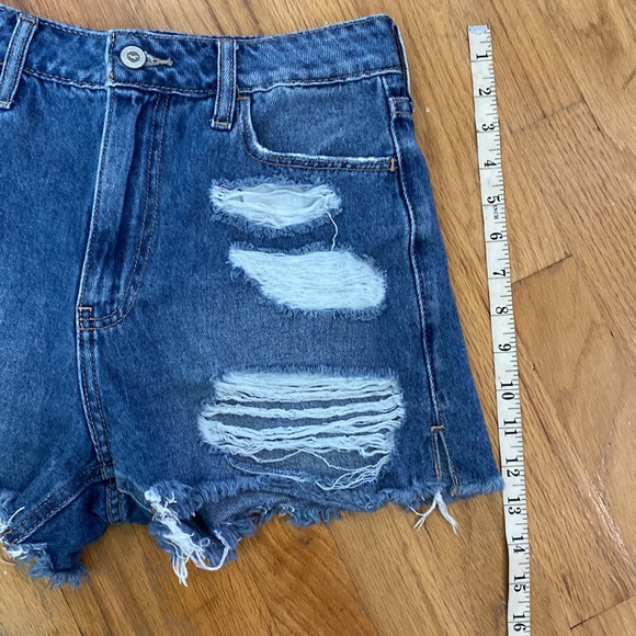 Hollister Distressed Denim Shorts - Picture 5 of 7